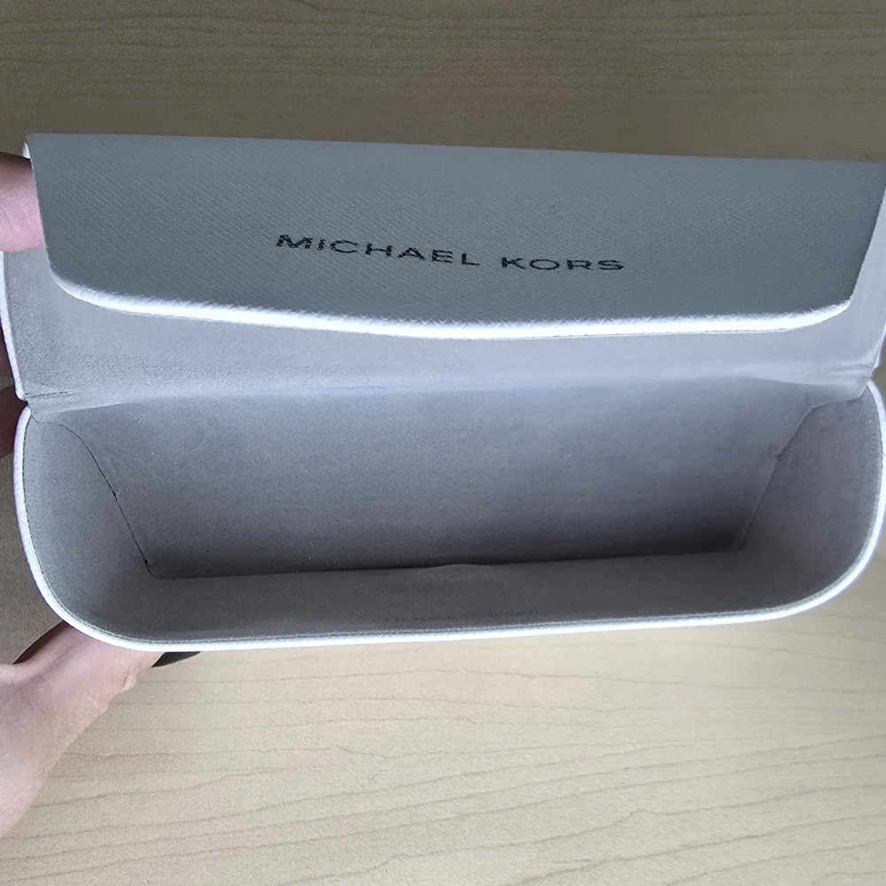 Michael Kors White Clutch Eyeglass Case‎